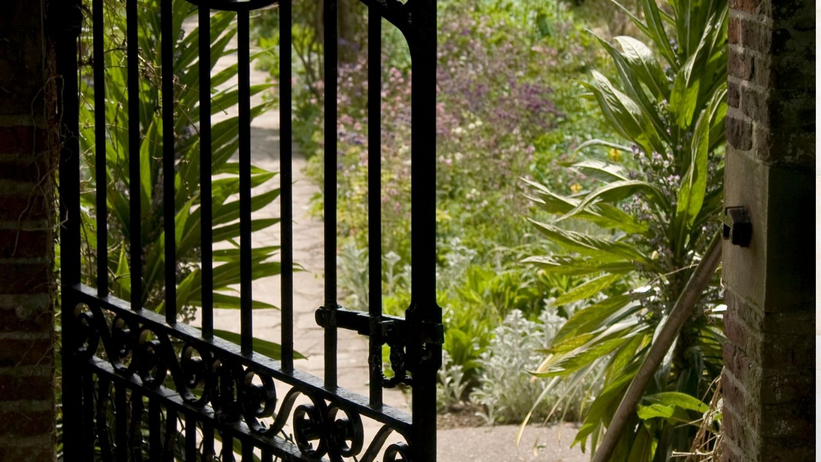 Menemen Bahçe Kapısı